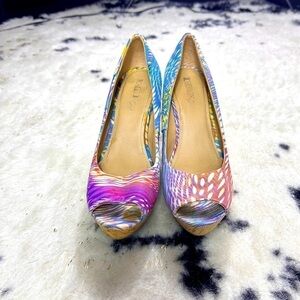 Diba Girl Blue Pink Y2K Peacock Print Peep Toe Wedge Heel Size 6.5